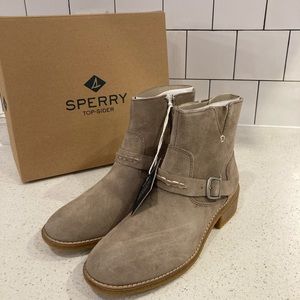 Seaport Storm Short Grey 7 NWB